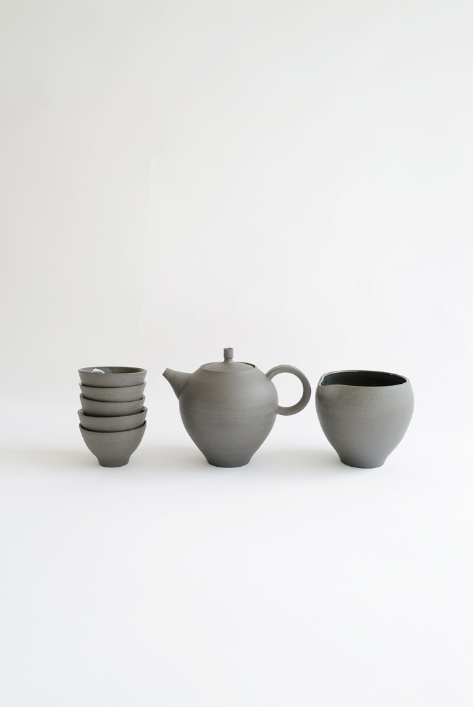 Lee junho kaolin teapot set